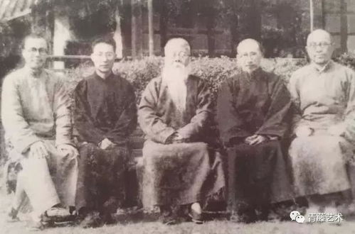 他们被誉为 海上艺苑的双子星座 ,写一个字就要一根金条
